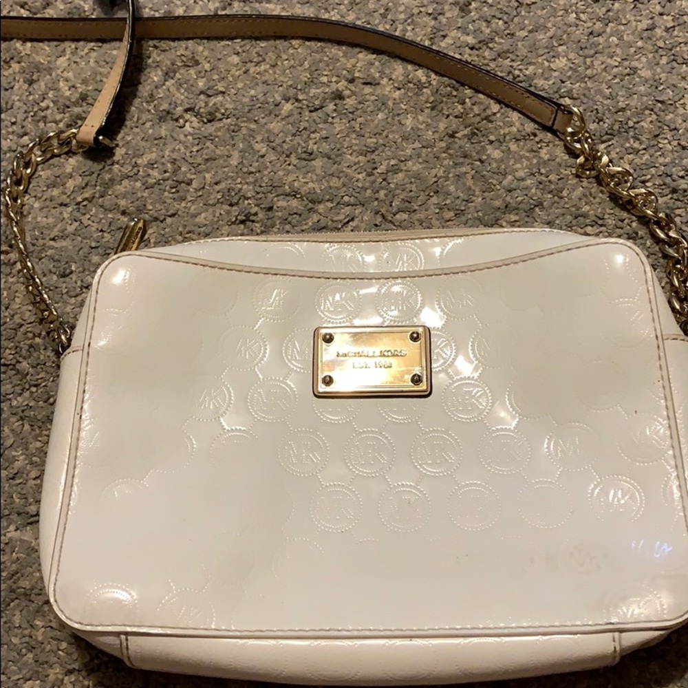 Michael Kors white cross body purse! 🤍